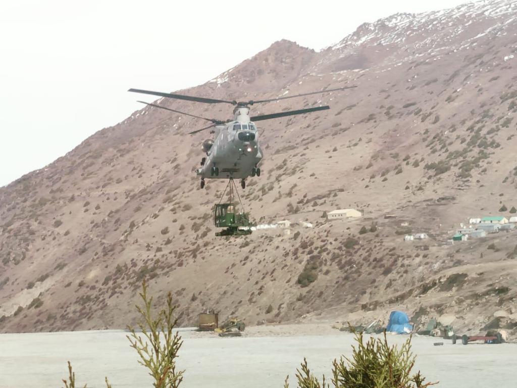 Indian Air Force (@iaf_mcc) on Twitter photo #FeatherweightFriday
Defying narrow spaces and adverse weather.
#IAF Chinooks, in support of <a href="/adgpi/">ADG PI - INDIAN ARMY</a>, in the Northern Sector.
#HeavyLifters
#DoYouEvenLift
#IndianAirForce #FeatherweightFriday
Defying narrow spaces and adverse weather.
#IAF Chinooks, in support of <a href="/adgpi/">ADG PI - INDIAN ARMY</a>, in the Northern Sector.
#HeavyLifters
#DoYouEvenLift
#IndianAirForce