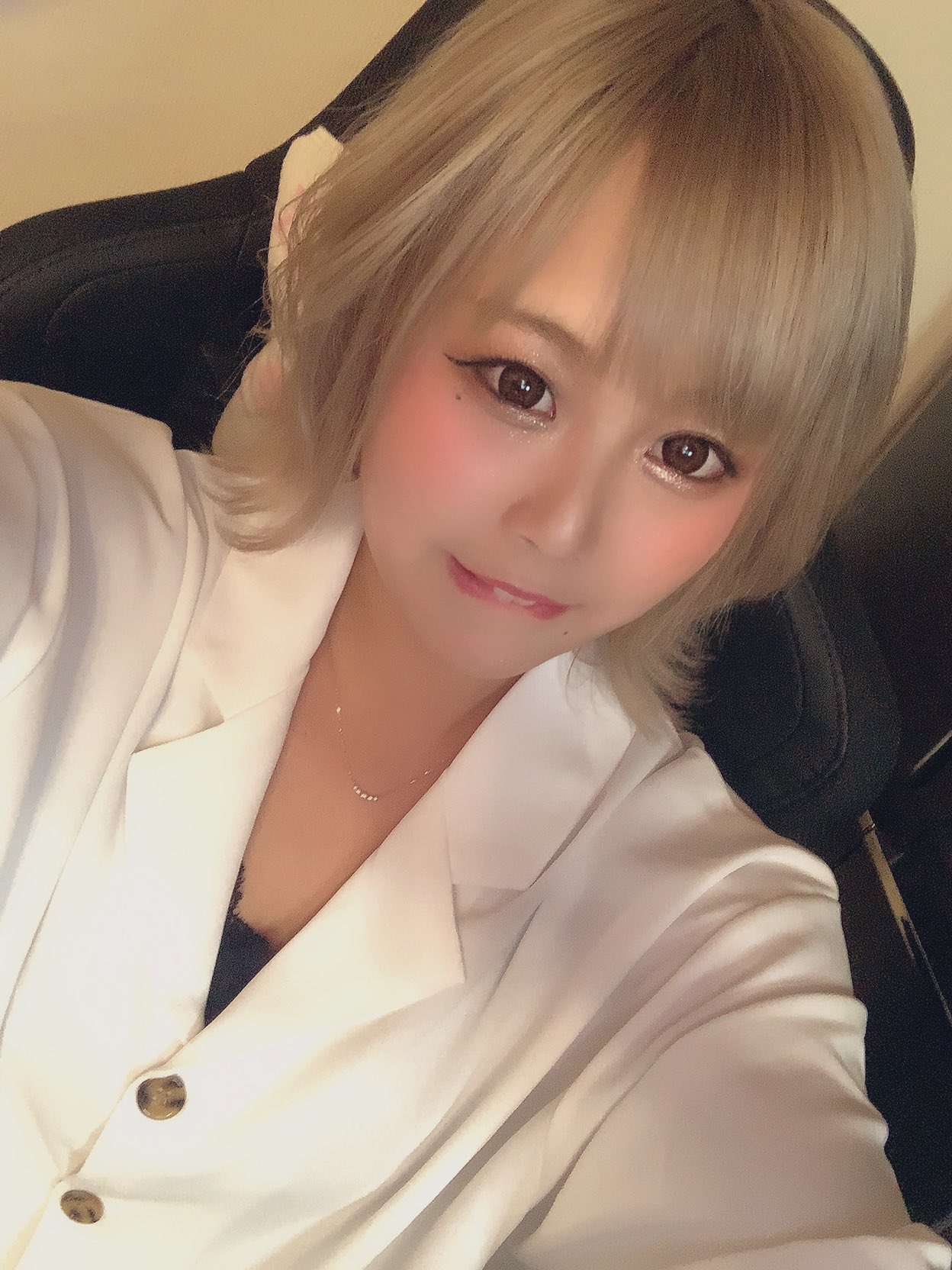 女帝りなねこ 朝から楽しかったあああ 喋りすぎたぜ 可愛い写メ撮ったはずが変なのも撮れた 顎の肉 ダイエットします T Co Vvy3jxxpgq Twitter