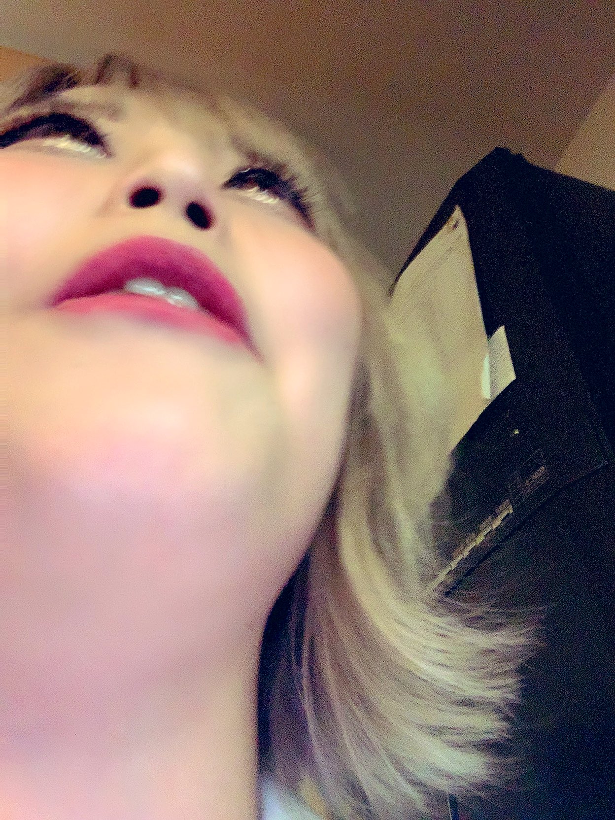 女帝りなねこ 朝から楽しかったあああ 喋りすぎたぜ 可愛い写メ撮ったはずが変なのも撮れた 顎の肉 ダイエットします T Co Vvy3jxxpgq Twitter