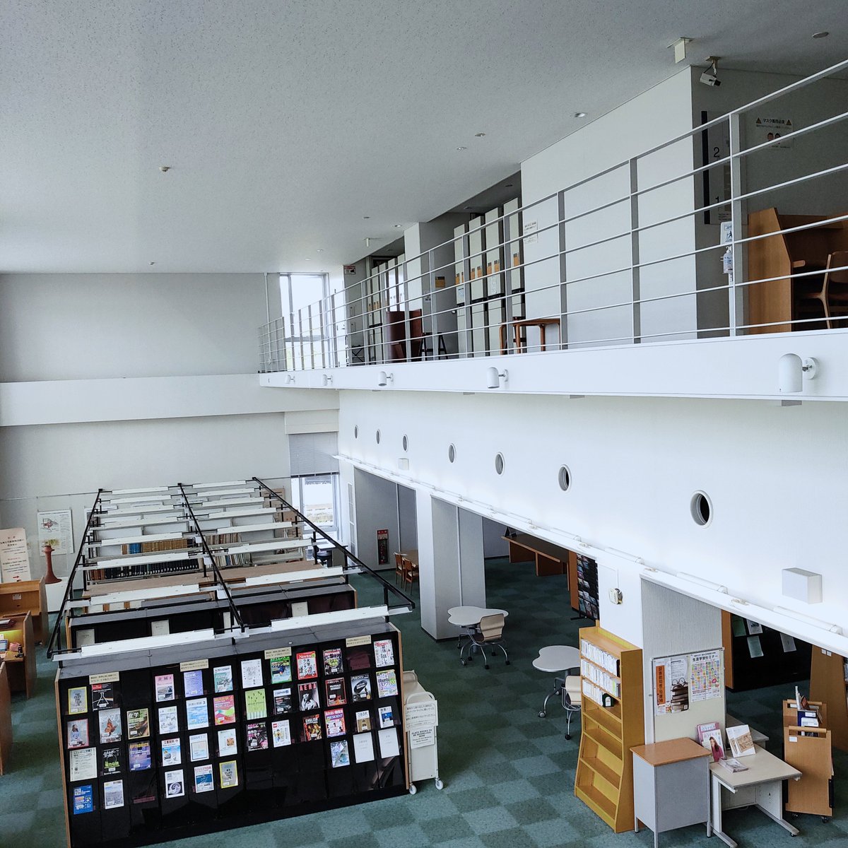 九州大学附属図書館 図書館紹介 筑紫図書館 生協を出て右側の 総合研究棟 C Cube 1fが入口です 緑いっぱいのキャンパスで皆さまをお待ちしています 所在地 筑紫キャンパス 開館時間 平日9 00 00 土曜10 00 18 00 日曜祝日休館 貸出