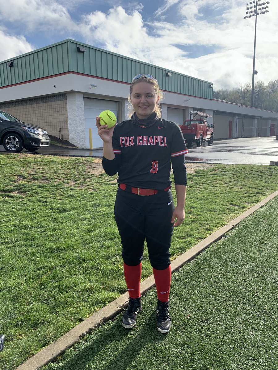 amelia_herzer's tweet photo. 2nd homer of the season! Brought us the lead to 3-1 against North hills in the bottom of the 6th to give us the W!!!!!!!💪🏽 @HUsoftball  @SRU_Softball @VUSoftball @CarlowU @16u_Garroway https://t.co/kNT5gM1aku