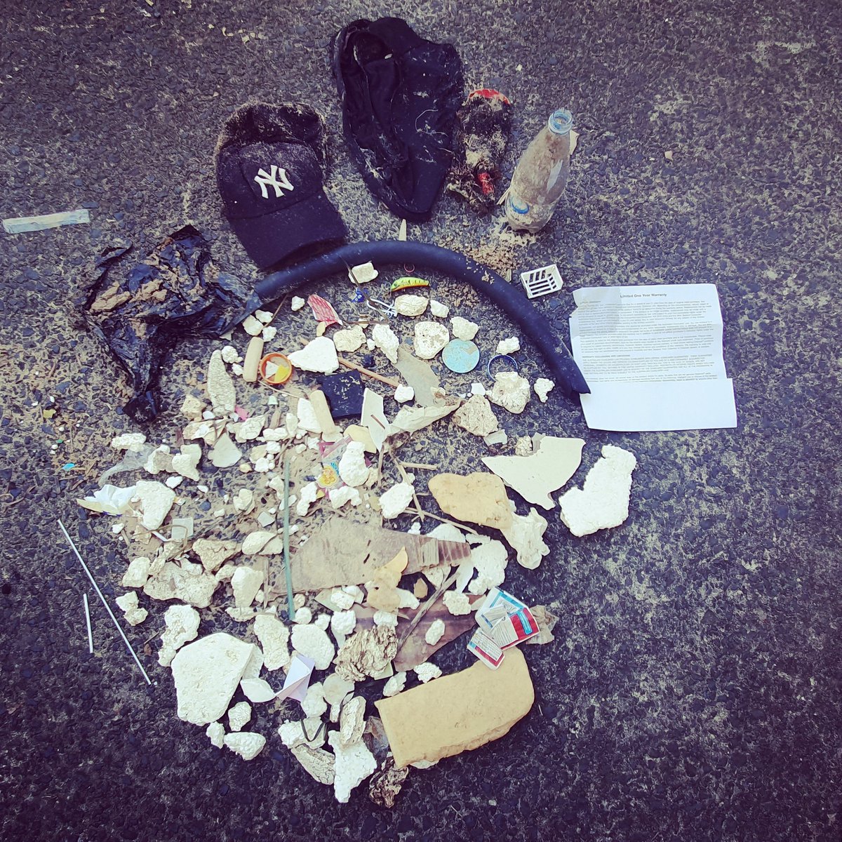 PredictionsSea's tweet image. Abandoned clothing. NY hat in love life zone, as well as a female wide brim hat.. Sock in family zone. Male swimmers.
#nudeswimming #missingowner #nobathingsuit #polysytrene #take3forthesea #seaplastics #beachclean #plalking #plogging #voidedwarranty
instagram.com/p/CNs3FNpni9a/…