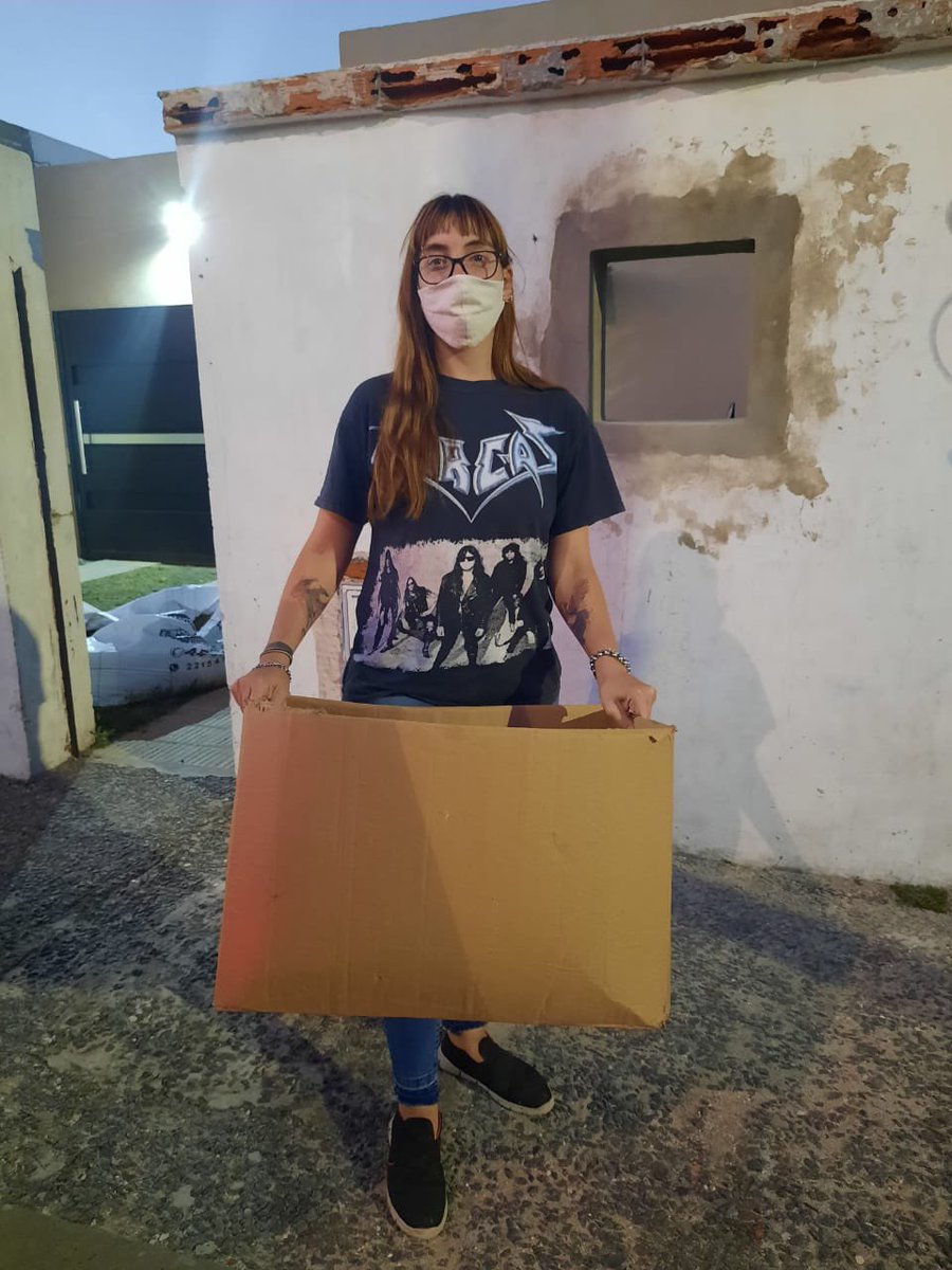 Fundacion_AS_'s tweet photo. 🙌🏻🙌🏻Muchas gracias Magdalena por la donación de camperas 💫✨Seguimos juntando ropa de abrigo, calzado y mantas para colaborar con Sumando Voluntades @SumaVol ♥️🌈 @fed662 @DanielaSantan @patricianortiz1 https://t.co/UWqycNSeRq