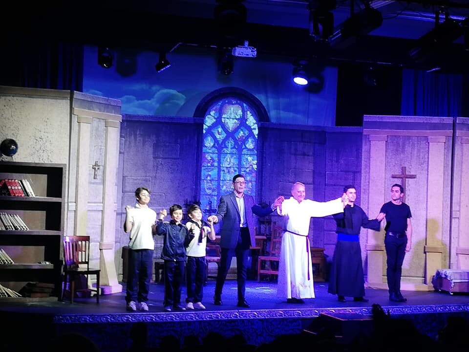 Con profundo dolor lamento informar que el día de hoy ha partido hacia el universo mi querido  amigo y entrañable compañero el Primer Actor Patricio Castillo. Su última obra de teatro fue “No amarás” Que la luz te acompañe.Con profundo dolor, respeto y cariño. Tito Dreinhüffer.