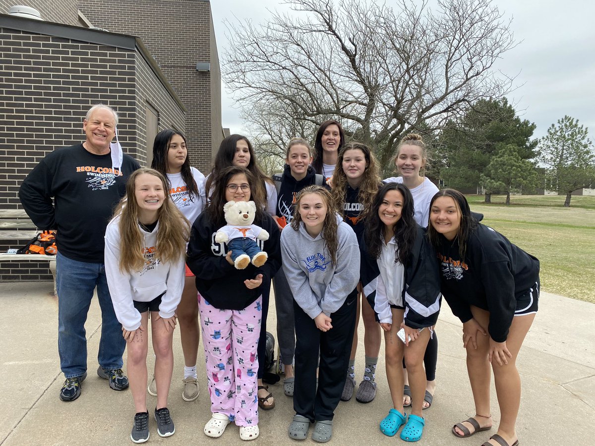 holcombswim's tweet photo. Today was a great day in Great Bend! We had multiple girls PR and nearly everyone placed in the top 10! Super proud of how far this team has come! GO HORNS🧡 https://t.co/LmelkJCsD8