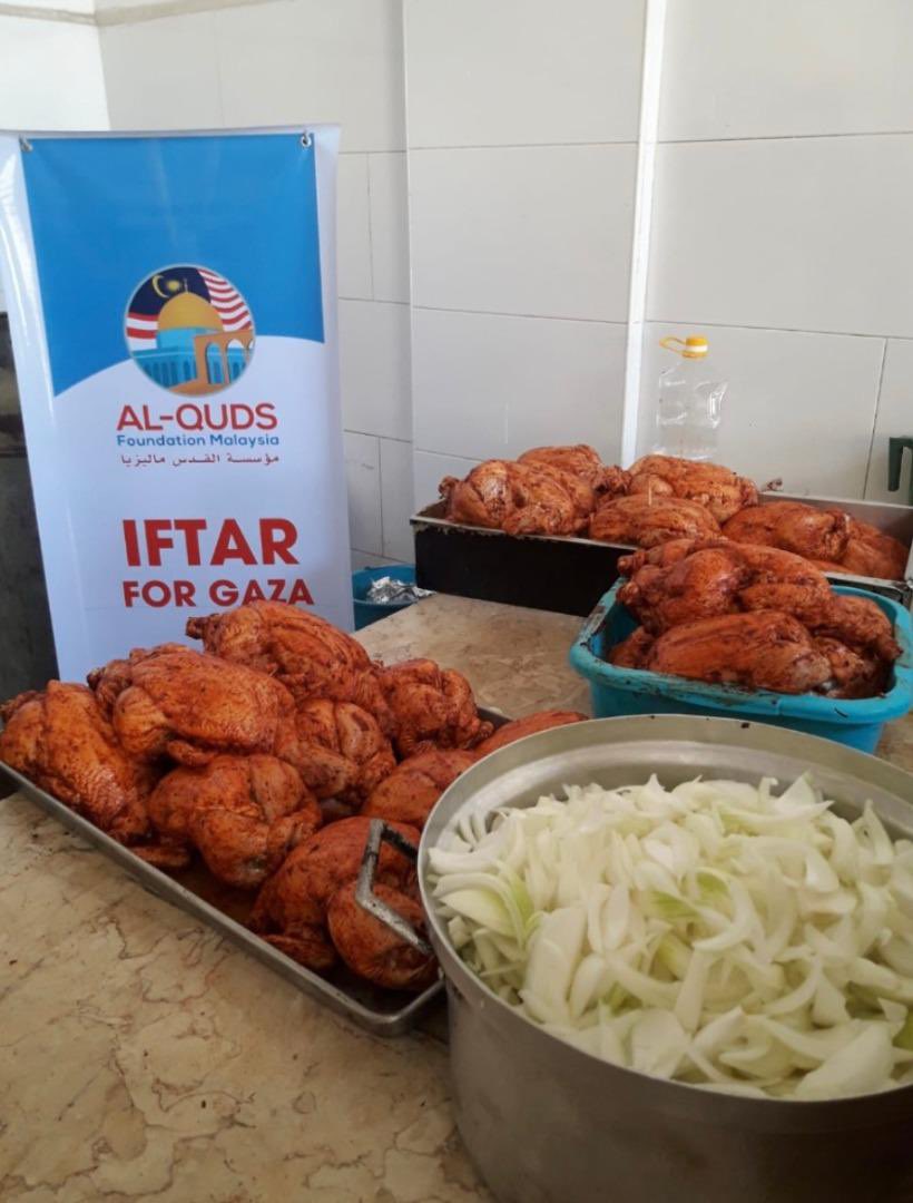 KhalifahMedia's tweet photo. Gaza Bersedih. Kes Covid naik lagi. 
Tambahan mereka ditekan lagi oleh regim Zionis. Ramai kanak2 kelaparan. Bantu mereka.

TAJA IFTAR BUKA PUASA GAZA

RM10 saja per pax

Bank CIMB BANK
Nama YAYASAN AL QUDS MALAYSIA
No. Akaun 8600499329

Atau klik sini
https://t.co/j3ycJLKwxC https://t.co/zdTDHTcJRS