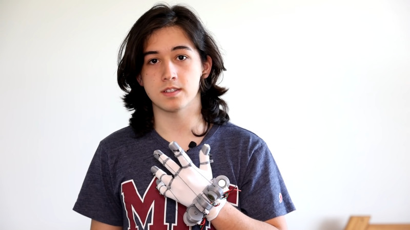 gzunigah's tweet image. Virtual Reality Gloves Aim To Improve Interactivity bit.ly/2QtDtzo #VirtualReality #fingertracking #glove