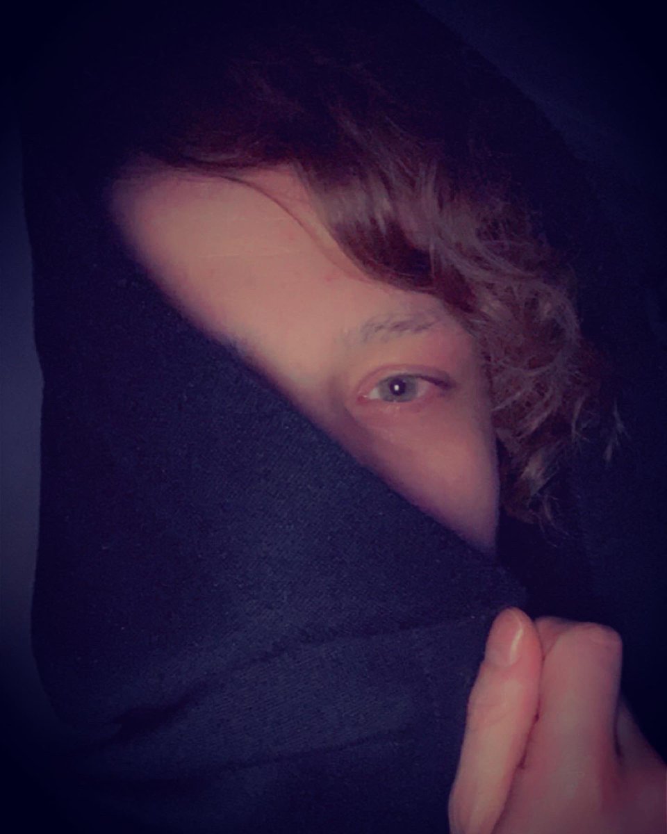 ReeFlack's tweet photo. I got a bit bored &amp; was listening to my meditation music 🎶 &amp; thought 💭 I will snap some pictures 📸 part 2
#meditation #lgbtq🌈 #uk #fashion #life #meditating #music #goodvibes #lgbt #style https://t.co/lpU1VfStED