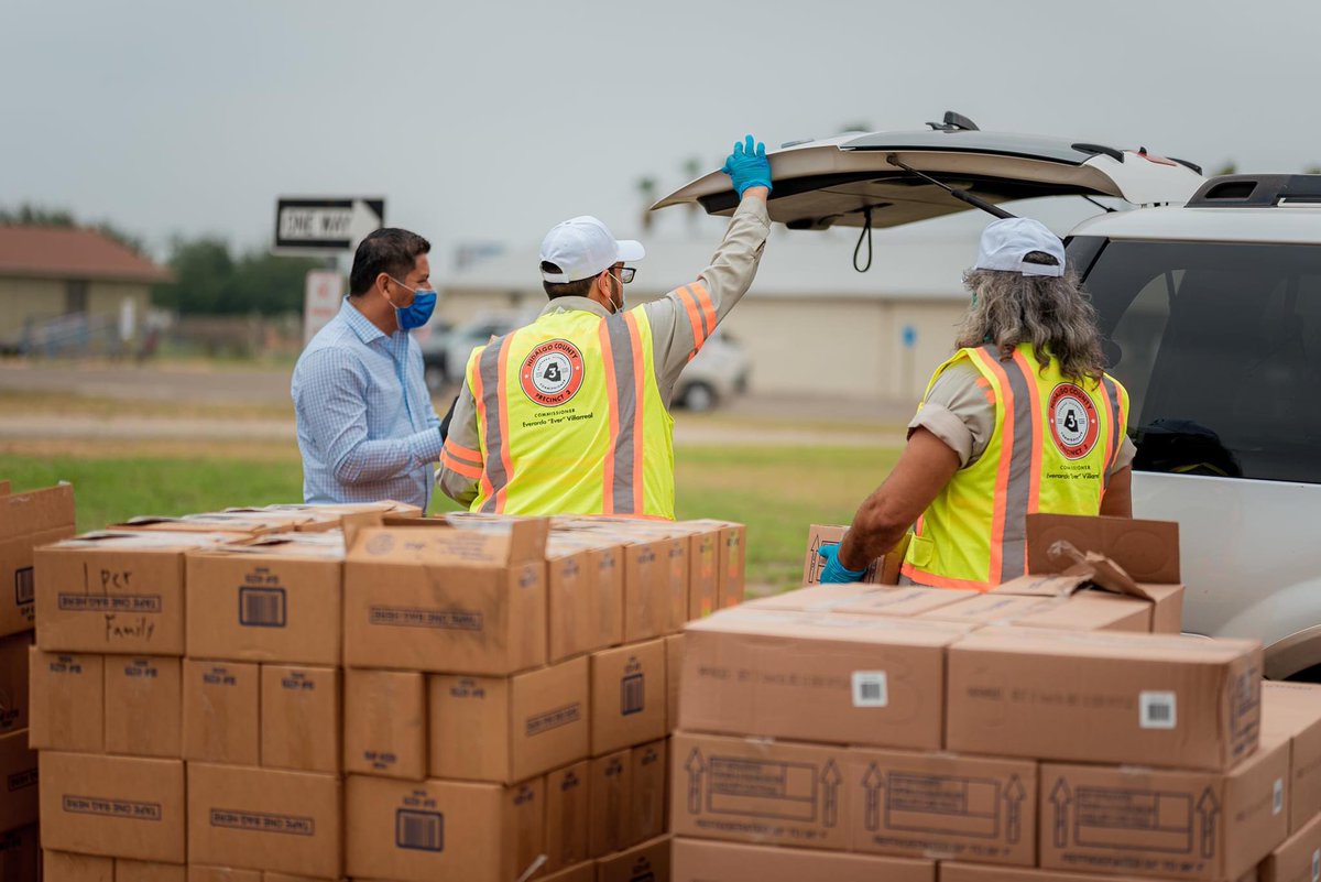 EverPct3's tweet photo. Today our team, the City of Alton, and the Texas National Guard distributed much-needed fresh produce and other nutritious foods to over 300 families in Alton. We’re thankful for our partnership with the @foodbankrgv and look forward to hosting more events in Precinct 3. https://t.co/yZwvKa4hnX