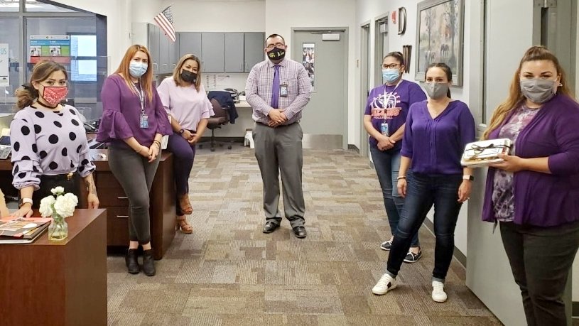 HValverde_DWS's tweet photo. Ft. Bliss troops, monitors, staff, teachers, counselors, students, &amp; leadership, came together to share a message of appreciation for our military kids on their special #PurpleUpDay at Desert Wind! 
@SocorroISD #TeamSISD @DW_K8S #MonthoftheMilitaryChild #PurpleUp @BMorales_DWS https://t.co/3nhkcBvVAF