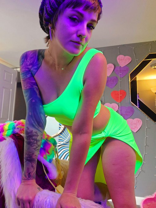 Aaaaahhhhhhhh!! I have so many new outfits and I'm so excited!!!! Thank you times forever MysticMan💫💜💫