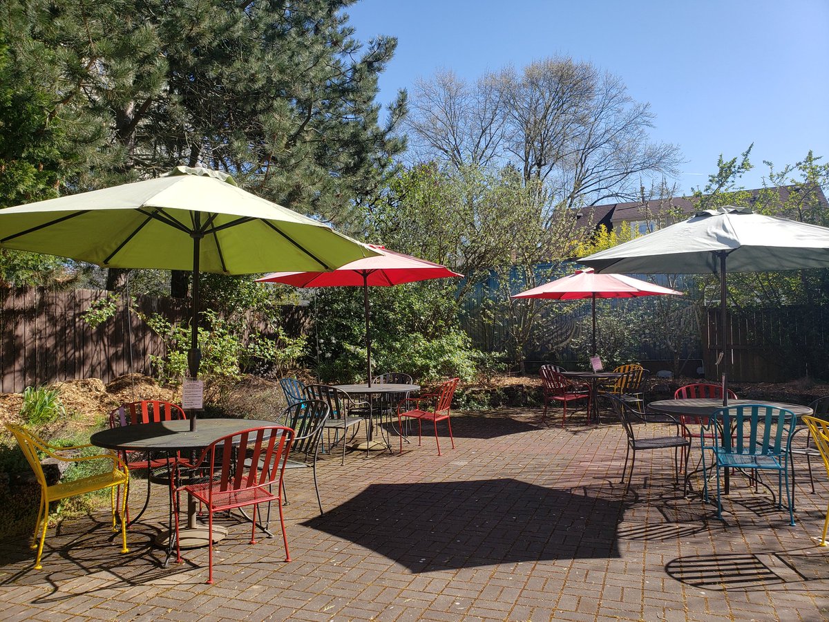 AtomicPizzaPDX's tweet photo. The patio is waiting for you. Come sit, drink some beer and eat pizza.
#atomicpizzapdx #AtomicPizza #pdxpatio #pizzabeersunshine https://t.co/3xGQXdbrm9