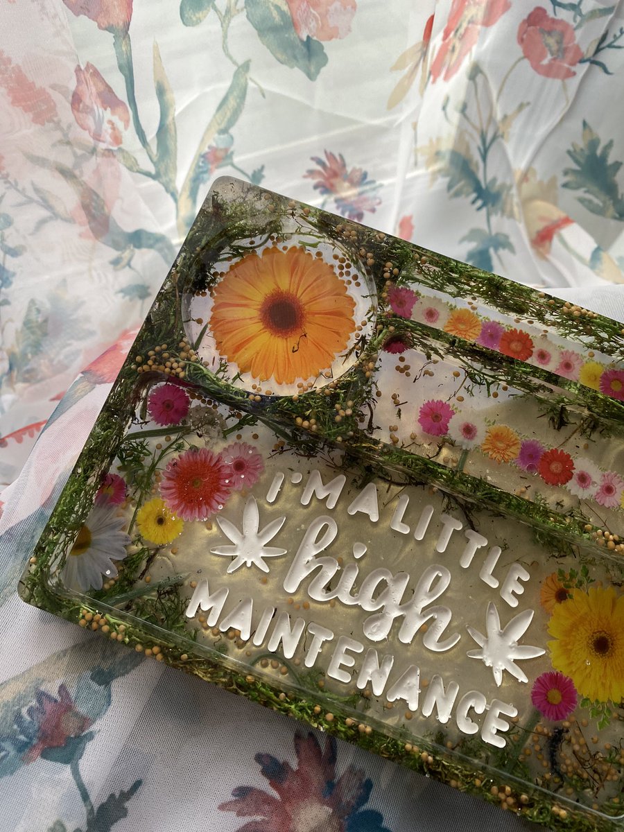 logananhorn's tweet image. ✨NEW TRAY MOLD ALERT🌾

7x5 tray🌿! Perfect for holding jewelry, makeup, or any small findings! 🤍
items in picture not included*

Do you guys want to see a custom option for these on the site?! Let me know! 🦋

LINK BELOW to buy this one! 1:1

customizedbylogan.squarespace.com/shop