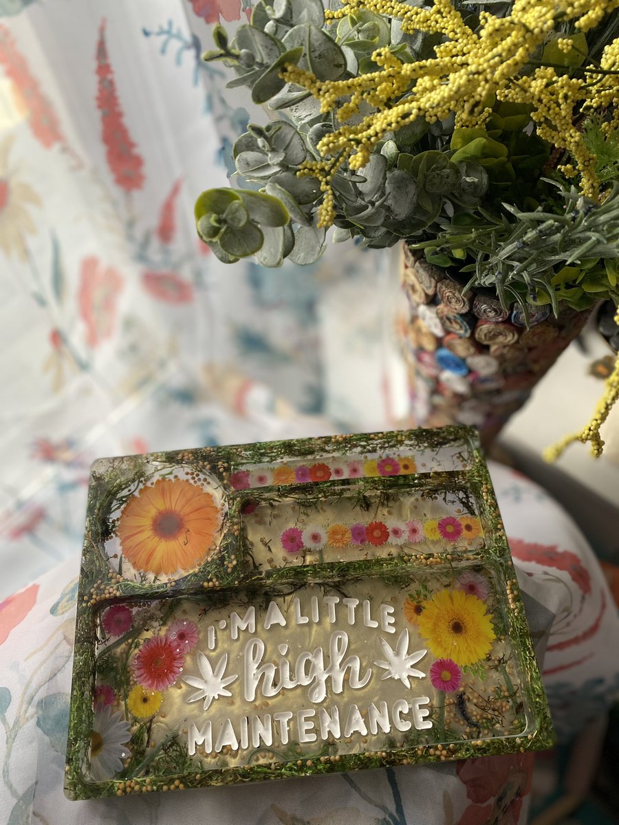 logananhorn's tweet image. ✨NEW TRAY MOLD ALERT🌾

7x5 tray🌿! Perfect for holding jewelry, makeup, or any small findings! 🤍
items in picture not included*

Do you guys want to see a custom option for these on the site?! Let me know! 🦋

LINK BELOW to buy this one! 1:1

customizedbylogan.squarespace.com/shop