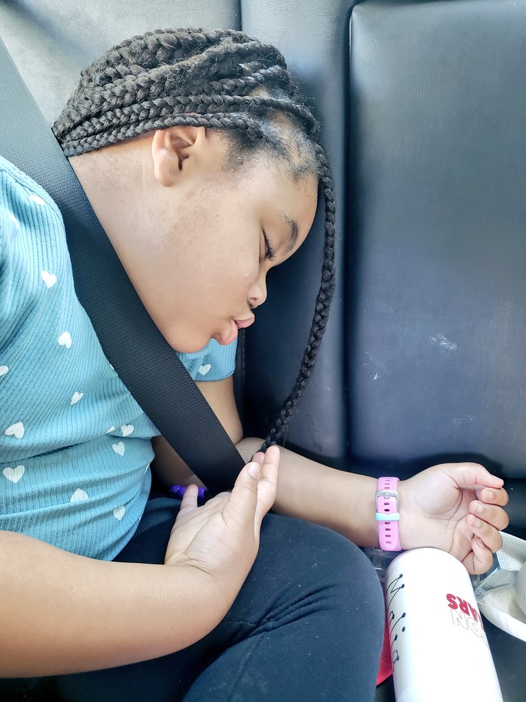 MrsWesleysClass's tweet image. Sunny days bring happiness, social awareness, and (sometimes) early bed times! #WeAreJCPS #JCPSReturn