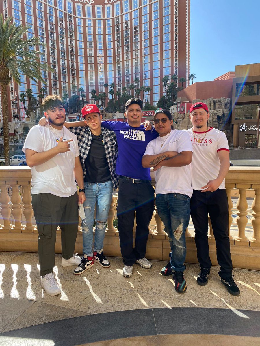 __jHared's tweet image. Pull up with my shooters like gym wood floors #LLJC 🪶