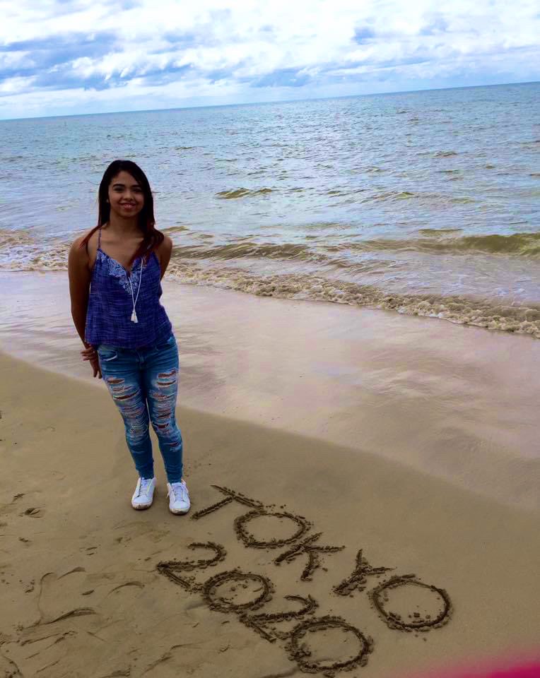 MelPrtm's tweet photo. Cuando papi se fue a las Olimpiadas con mi hermana en el 2016, le envié esa foto en la playa con la esperanza de ir algún día los 3 juntos. Lo hicimos.. i’m so happy❤️🇵🇷❤️ #Sisters #Olympics https://t.co/YGObFdnvrx
