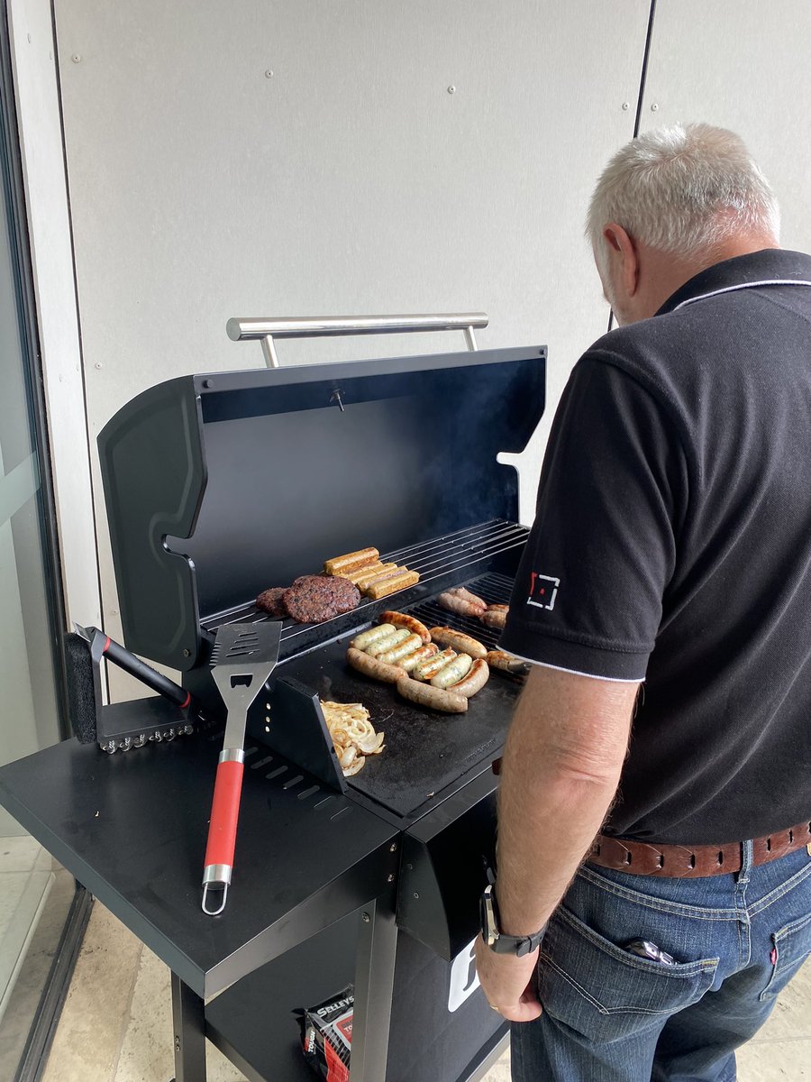 OneBlinkAus's tweet photo. Friday BBQ with the team at @EnvisageSoftwar and @besgrove at the helm of the BBQ #CentralCoast #WorkGoals https://t.co/sVMB2UgT9f