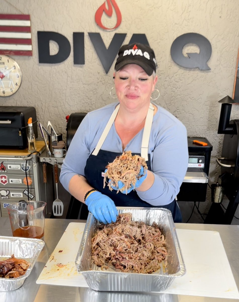 DivaQBBQ's tweet photo. Find someone who looks at you like I look at bbq. #LifelessonbyDiva https://t.co/exmo3gtJvs