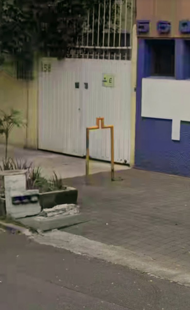 Buenas tardes. Queremos levantar un reporte solicitando el retiro de diferentes tubos colocados sobre la banqueta de la calle de Moras, entre Parroquia y Felix Cuevas <a href="/AccionesBJ/">Acciones BJ</a> <a href="/BJAlcaldia/">Alcaldía de Benito Juárez</a>. Ya se han caído varios vecinos al tropezar con ellos.