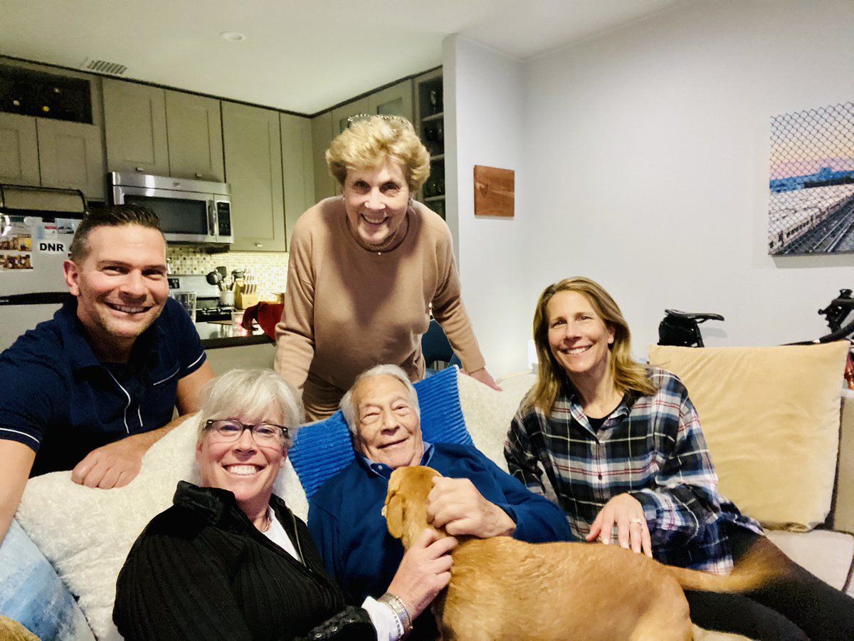 AdamSank's tweet photo. First family visit to my apartment in over a year! #TheSanks #Original5 https://t.co/fqvTrsEfDy