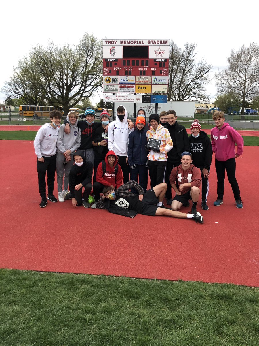 stanUD1317's tweet image. Great group of kids tonight did awesome at Miami County Championships. Boys took first and girls were runners up! #tippspeed #fastfastfast @TippMS @TippRedDevils @Tipp_Track @TippecanoeAD