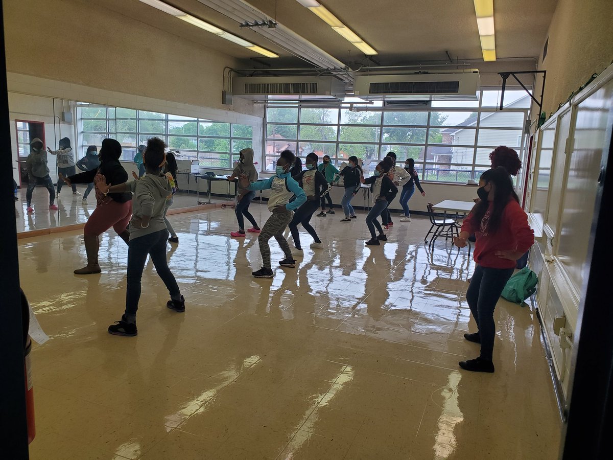 AttucksWRS's tweet photo. Shout out to our community Ms. Chelsea Jenkins of Dance Fusion by CJ for offering weekly dance classes to our students. They loved it. See you next Thursday! @AttucksPatriots @WyllieShani https://t.co/UkvRQIcoIE