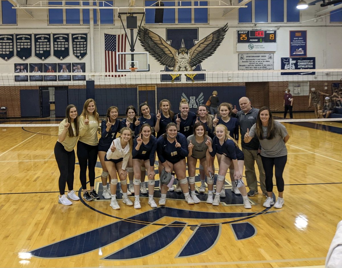 HVTitanSports's tweet photo. Say hello to the 2021 Region 3D Volleyball Champions! Great job ladies... State Tournament Bound! Go Titans! https://t.co/LP0o7kp64R
