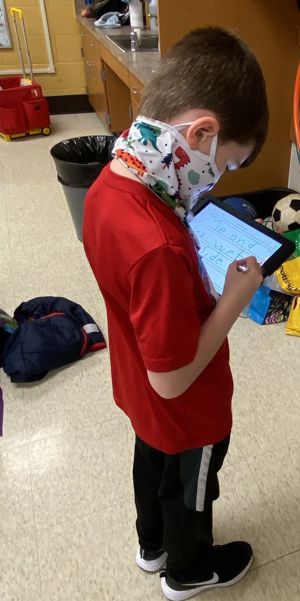 mrscolganDES's tweet image. Using our new styluses. Thanks Polar Bear Foundation. @OurPBF #ReCONNECTnycsd