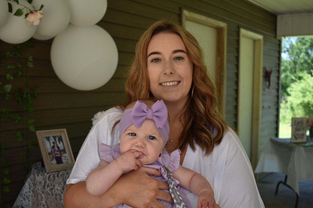 sylviaa______'s tweet photo. 22 days till we share the same last name, sweet girl 💜 https://t.co/hkB7pELowK