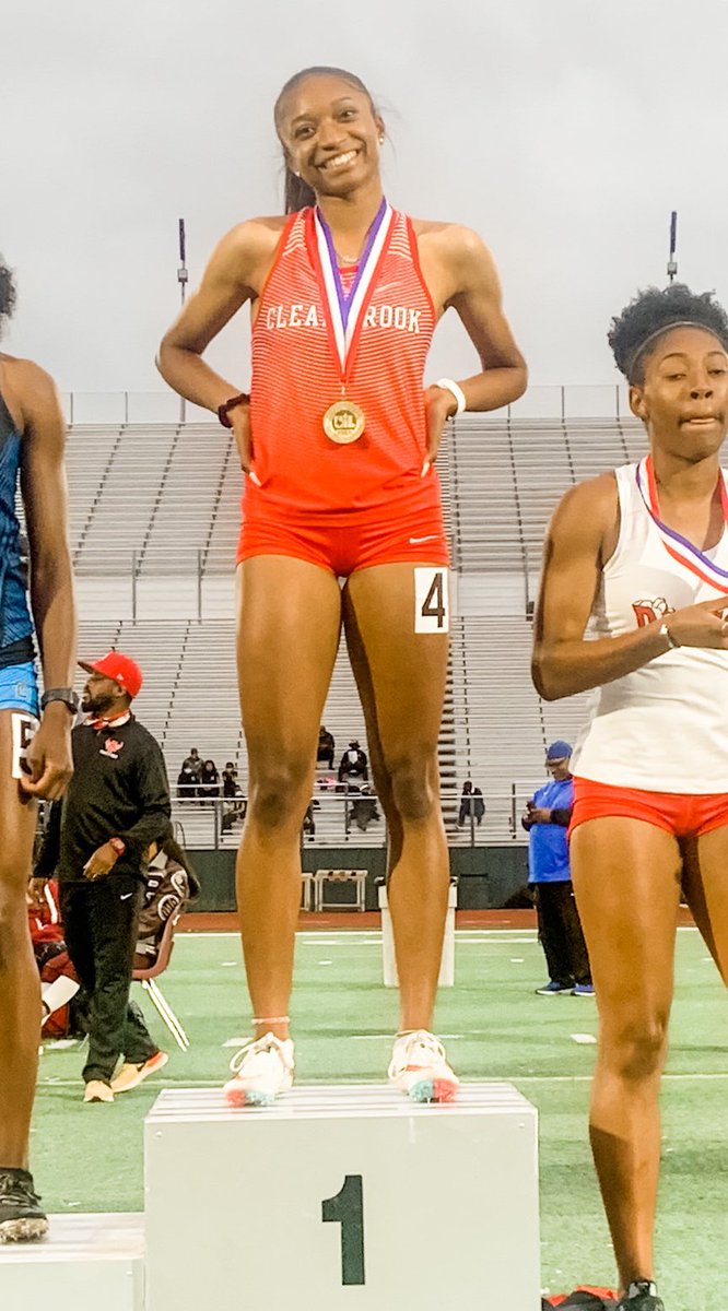 Wow!! She can fly...Camryn Dickson won the 100m at the area track meet, moving on to regionals! Wolverine Proud!! 🙌