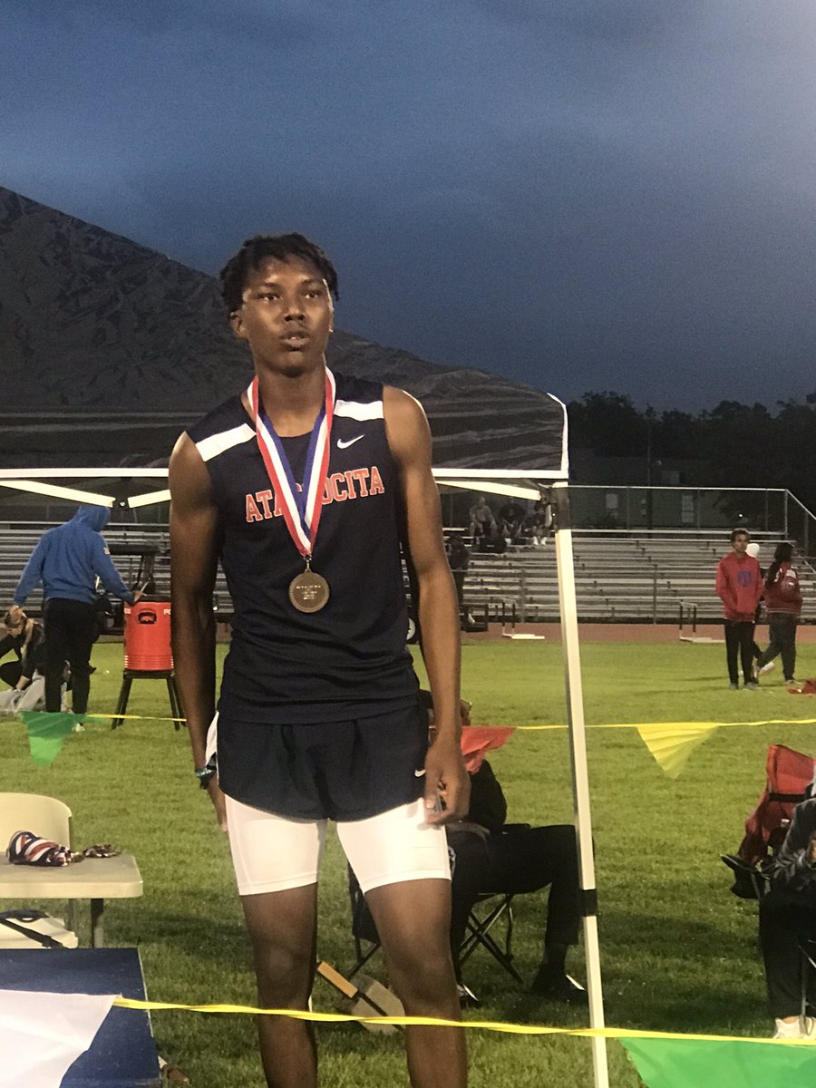 AHS_Boys_Track's tweet photo. 400m Carson Barnett qualifies for Regionals !! https://t.co/Pd6zTeKhw7