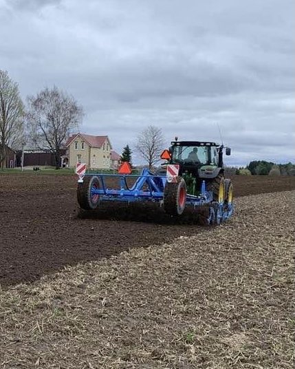 Started some spring tillage ⁦⁦<a href="/StrategicTill/">LEMKEN North America</a>⁩