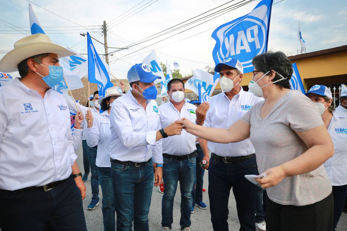 MarkoCortes's tweet photo. En #Monclova hemos demostrado lo que es un buen gobierno, es ejemplo de que trabajando hay resultados, se siente el cariño y apoyo a nuestros candidatos. Por eso @AccionNacional con el @Doc_MarioDavila y @alfredoparedesm, va a salir triunfante el próximo 6 de junio. https://t.co/1iuxyfT0aJ