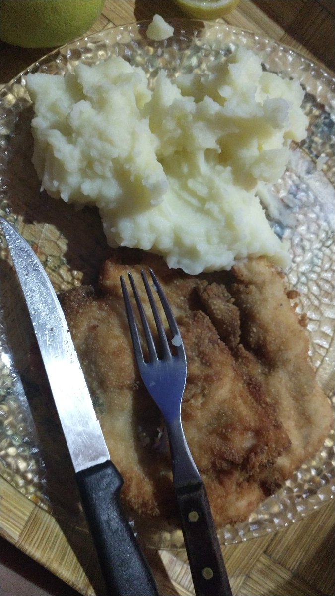 Pablo33995737's tweet photo. Unas buenas milas con puré díganme si no son un clásico argentino!!! https://t.co/QMwPVaOAPr