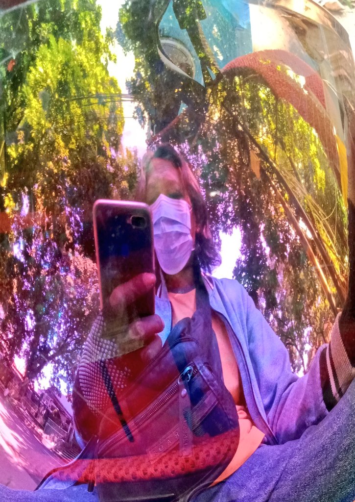 Teman yang sesungguhnya adalah mereka yang melihat kesalahan kita, memberi kita nasihat, dan yang menguatkan kita ketika kita rapuh.
~ Ali Bin Abi Thalib ~