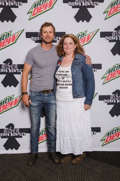 jlp292's tweet photo. @DierksBentley My 1st M&amp;G! @heinzfield #dierksfromthevault https://t.co/OxpxaxKf88