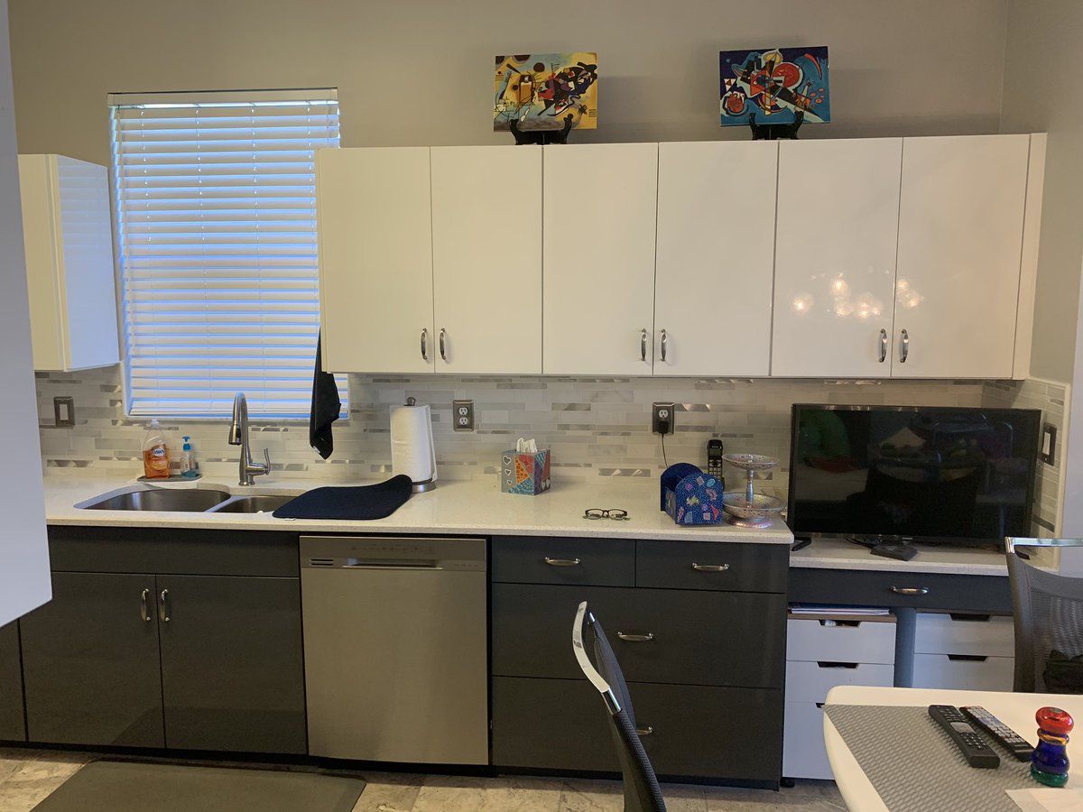 #CustomerSatisfaction #HDIS #CabinetMakeover AFTER Results #ThermVisionHighGloss <a href="/CambriaSurfaces/">CambriaSurfaces</a> #Whitney Outdated to Transitional -Contemporary Design #Estero #Florida 🌴🌞<a href="/4EvaARich/">@EvaRich_HDI</a> <a href="/JAMES_URINYI/">James</a> <a href="/LauderdaleHdi/">Mo Asif</a> @THDdiana