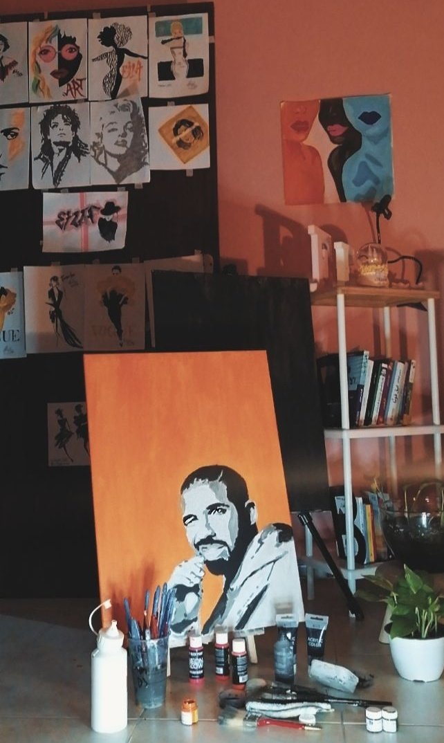 eila_artist's tweet photo. أحب الرسمة دي جداً و حابه التصوير اكثرر🖤 
#WorldArtDay
#اليوم_العالمي_للفن https://t.co/8ycxVHmW8P