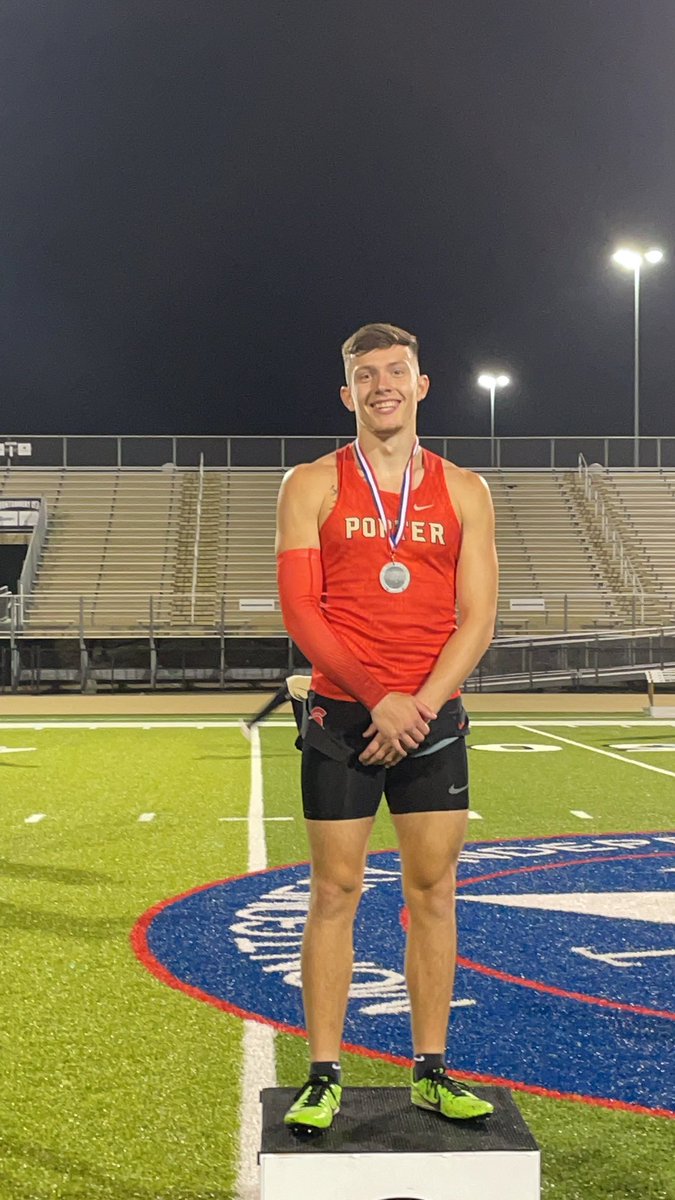 PorterBoysTrack's tweet photo. @LukeCordle gets 2nd in the 200m and advances to regionals next week! #SpartanSpeed #PorterSpartans #NCISD https://t.co/q3FZvbzPM2