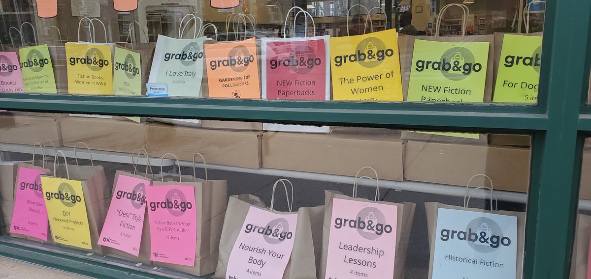 vickyyyf's tweet image. Some of the libraries in Toronto are doing this brilliant &apos;grab and go&apos; scheme for people who don&apos;t want to spend time inside browsing, but want to borrow books.

I am intrigued by the &apos;murder and cats&apos; grab bag 😅