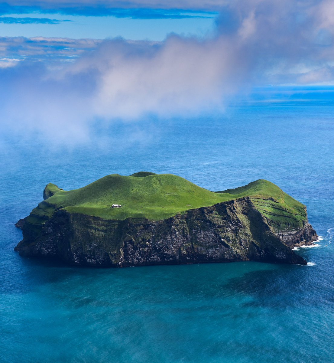 Остров северной части. Остров Эллидаэй Исландия. Остров Вестманнаэйяр Исландия.