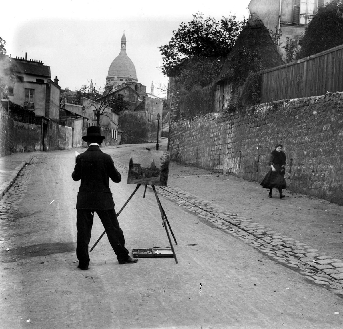 Le peintre de la rue de l'Abreuvoir  Montmartre 
1910  #Paris