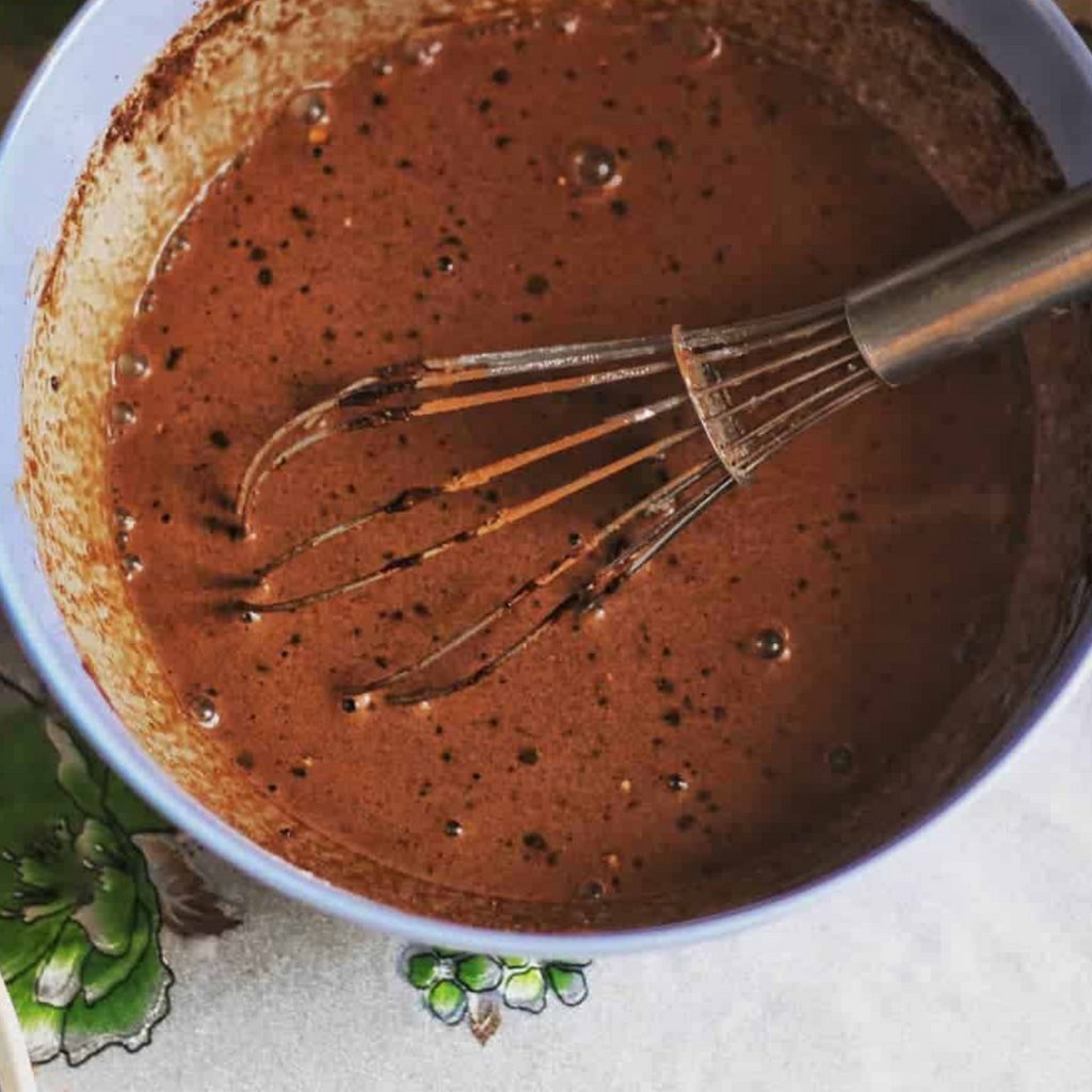 Make your own chocolate truffles...from mixing your ganache &amp; piping techniques to how to dip and decorate using techniques such as marbling and caging – you’ll be well on your way to making swish chocolate creations! Datemakers members save 10% 🍫 @mychocolate_uk⁠