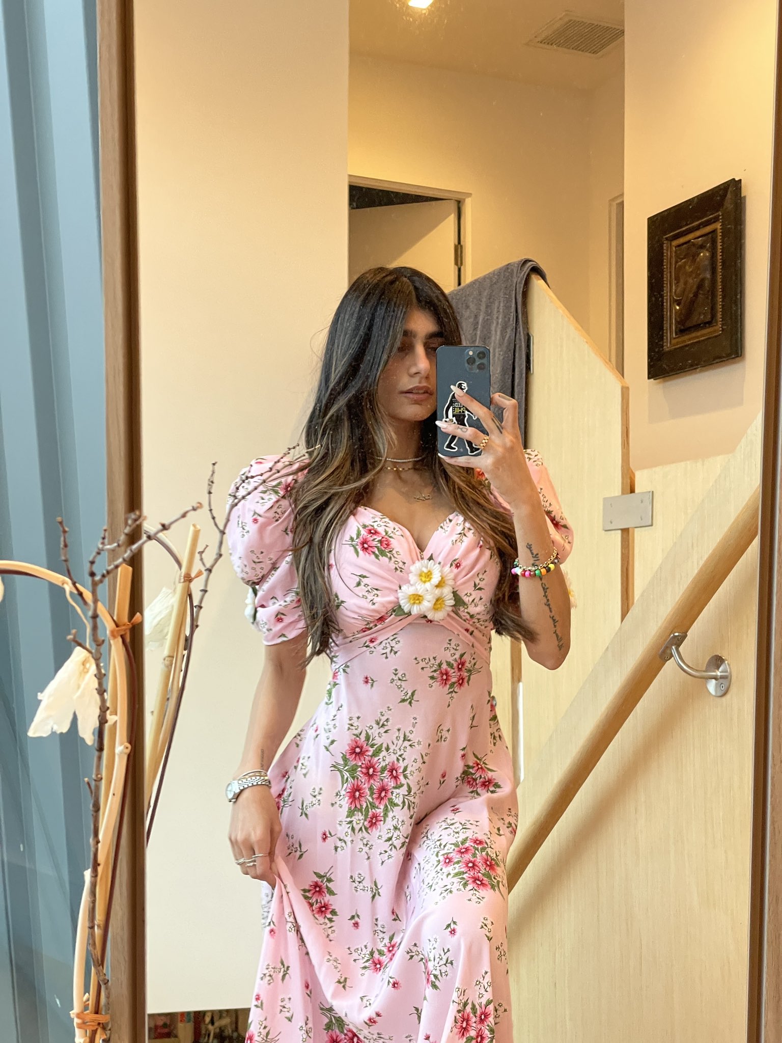 Mia Khalifa'S Advice To Her Younger Self - 4g8zeuo