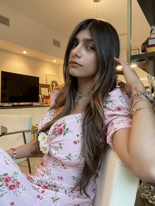 Like butter 🥺 @rarebeauty 💄 https://t.co/5qIwuD5CXc<a class="tags" target="_blank" title="On Twitter" href="/?out=eyJ0eXAiOiJKV1QiLCJhbGciOiJIUzUxMiJ9.eyJpYXQiOjE3MTM2NjUzNzAsImlzcyI6InR3cG9ybnN0YXJzLmNvbSIsIm5iZiI6MTcxMzY2NTM3MCwiZXhwIjoxNzQ1MjAxMzcwLCJyZWRpcmVjdF91cmwiOiJodHRwczovL3R3aXR0ZXIuY29tL3JhcmViZWF1dHkifQ.rH52x-SmArLZm9NMYzWe558XY8295Z93zcoZADQHY0e9tF9yIcR2iDUNo1ZHiPUFmf7QyCjRtBF7zBhGUHwGfQ">@rarebeauty</a>