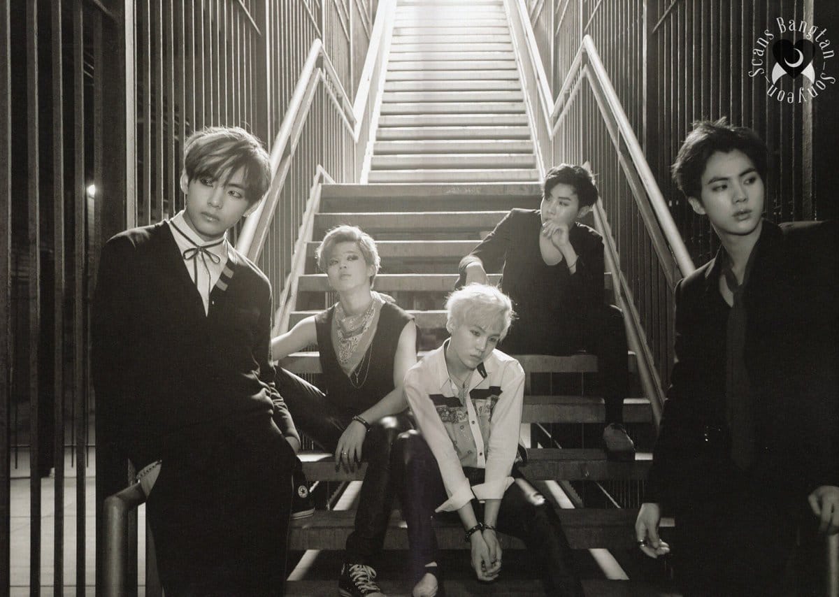 Jungkook vampire 2022. Bts chicago photoshoot now3. Bts 3. Bts горячий. Bts 3rd army zip kit.