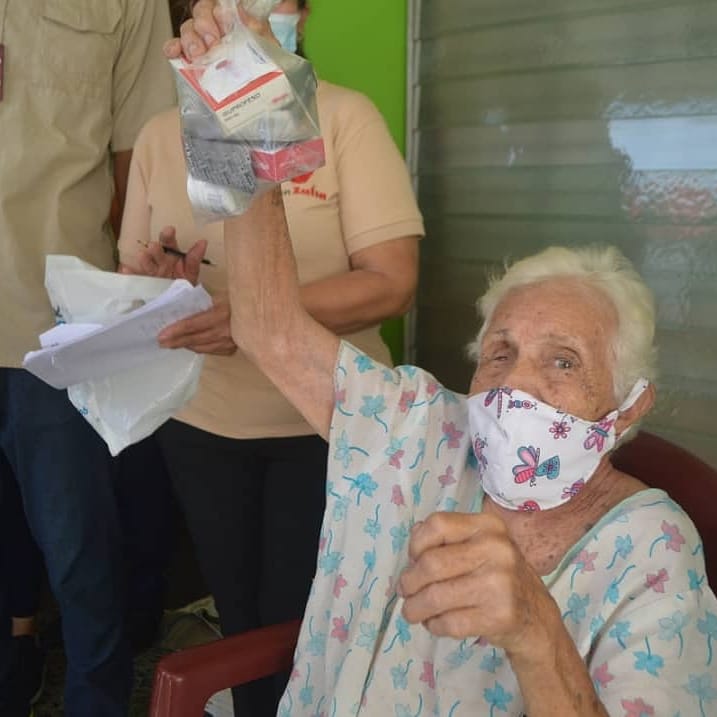 BanzuliaOficial's tweet photo. Más de 7 mil 500 personas recibieron medicamentos a través de @banzuliaoficial en 6 pquias de Mcbo. Un gran despliegue de 24 rutas en las parroquias Cacique Mara, Cecilio Acosta, Manuel Dagnino, Cristo de Aranza, Caracciolo Parra Pérez y Raúl Leoni.
@NicolasMaduro @OmarPrietoGob https://t.co/pDZ3Ximx2B