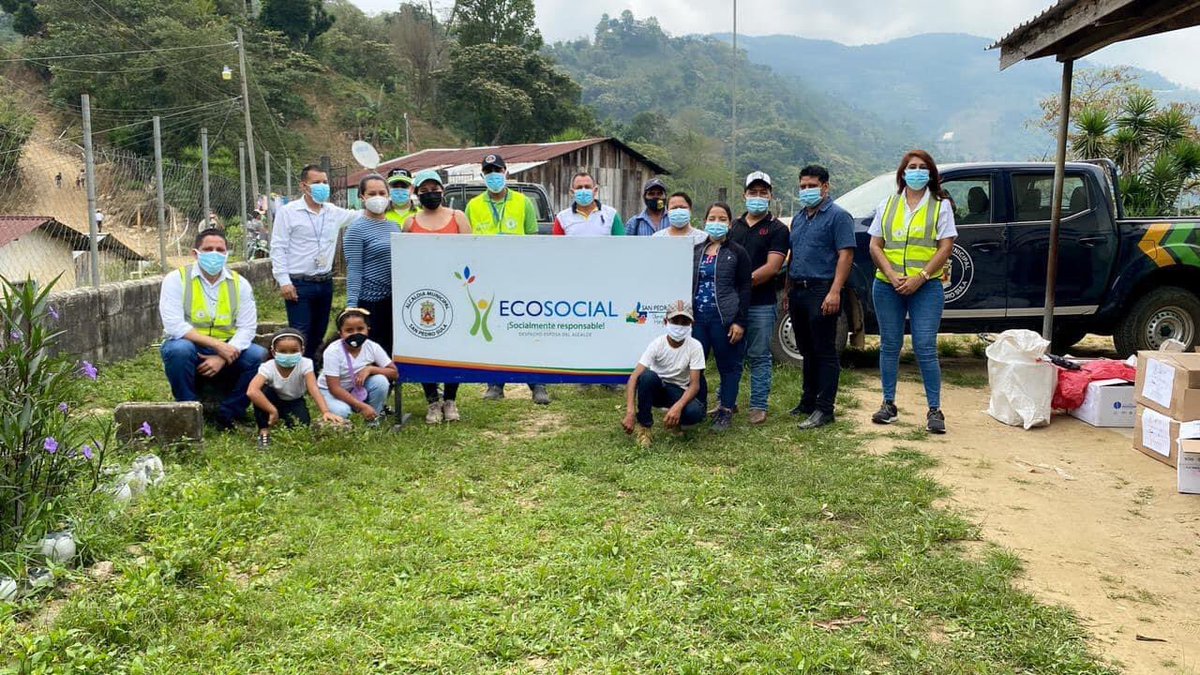 EcosocialMSPS's tweet photo. 📚Fortaleciéndo la educación de los niños en el  Sector Merendon. 📚👫
Esta mañana equipo de ECOSOCIAL que dirige la esposa del Alcalde Karen de Calidonio entregó un importante donativo de libros de texto  por parte de la MUNICIPALIDAD DE SAN PEDRO SULA, ...... https://t.co/Ekk98zCKUs
