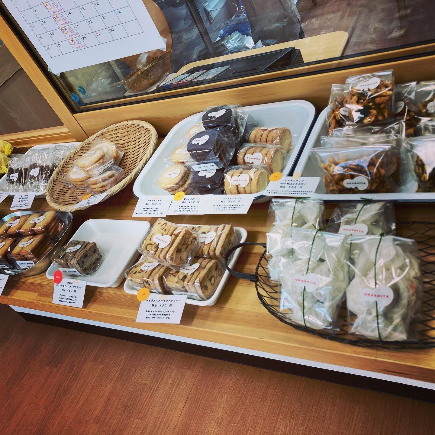 Mai 東伏見placejinの火曜日okashiyaへ また食べたかったレモンケーキ 見た目美しいヘーゼルナッツとチョコのフィナンシェ どちらもおいしい 買ったもの レモンケーキ 350 ヘーゼルナッツとチョコのフィナンシェ 350 エダムチーズと塩のクッキー